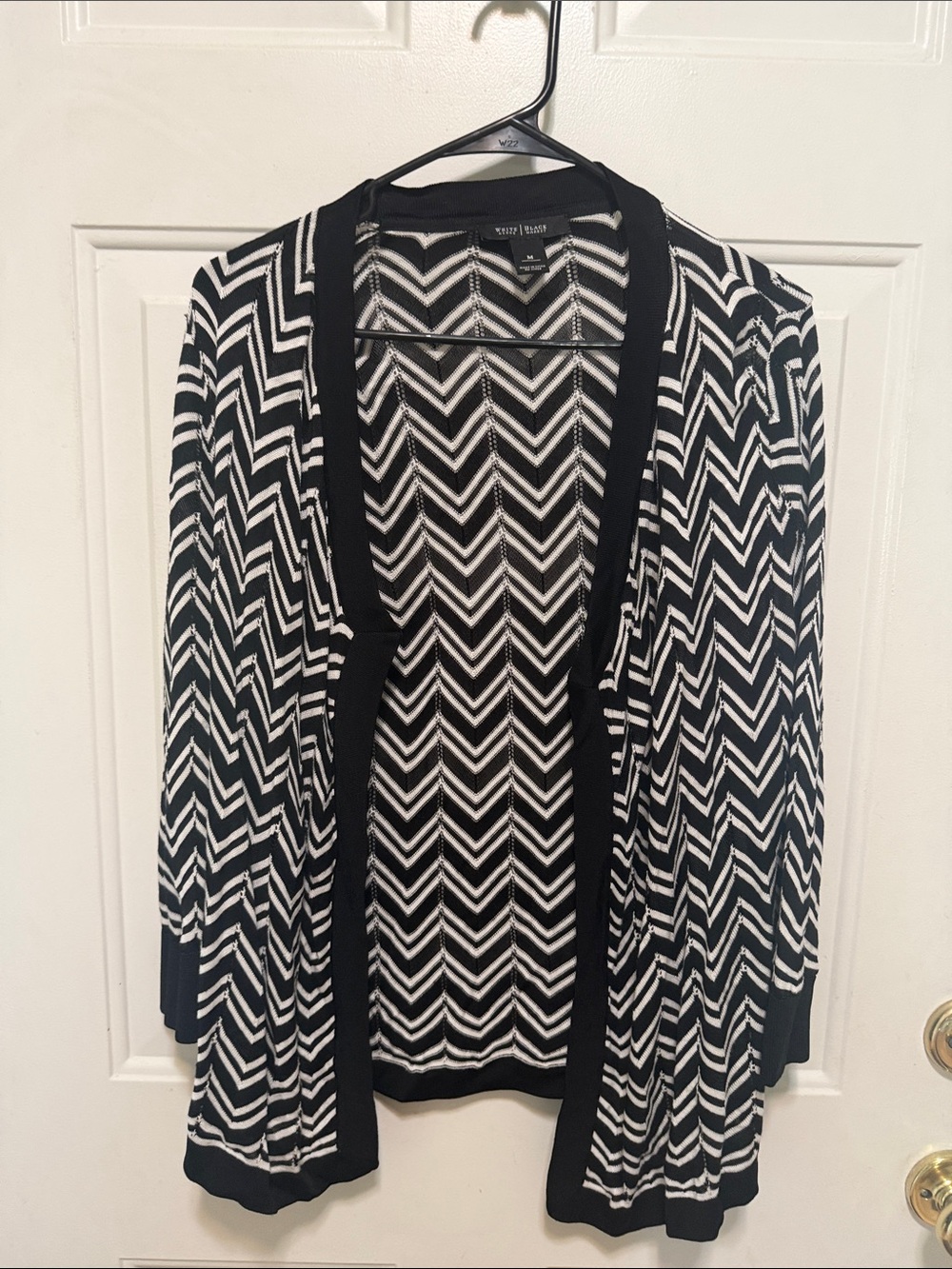 White House Black Market Black & White Chevron Open-Front Cardigan